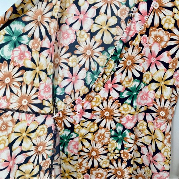 Banana Republic flower power wrap dress 🌸 - Picture 6 of 6